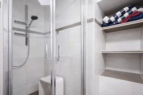 Holiday Apartment with Wine Cellar, Shared Garden and Wi-Fi - Image 4