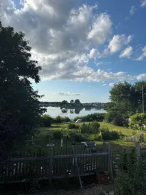Cottage retreat on tidal pond, steps to the beach - Image 5