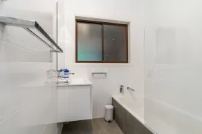 Beautifully renovated Inner North residence - Image 3