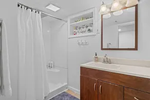 Sweet & Cozy Studio Apartment - Image 3