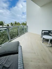 W Hotel South Beach residence suite with balcony - Image 4