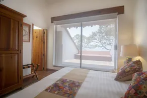 Incredible view. Luxury and comfort in a great location. - Image 3