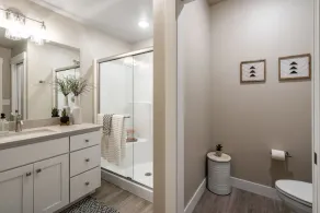 💥Brand New💥 Modern, Centrally Located, Views - Image 4