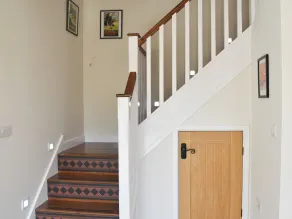 2 bedroom accommodation in Swanwick - Image 3