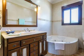 Holiday Home 'La Huerta Del Sur' with Mountain Views, Wi-Fi & Air Conditioning - Image 2