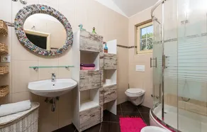 Villa Hacienda med trevlig trädgård och pool, nära Porec - Image 4