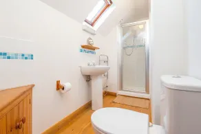 Bryngarw, Holiday Home Trefin, Sleeps 12, 6 bedrooms,  bathrooms - Image 5