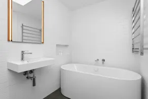 Impeccable 3-Bed Home Near the Beach - Image 3