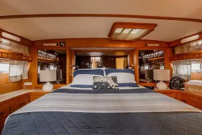 Spacious & Comfy 2BR/2Bath Yacht -Toasty Heat- On Freedom Trail-Walk to Downtown - Image 3