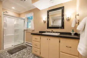 Shelter Island vue sur l'eau 2 chambres 1 et 1/2 salle de bain avec suite de bonus. - Image 5