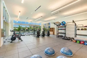 Luxury Ocean View High-Rise Condo at Sky Ala Moana wAmazing Amenities - Image 2