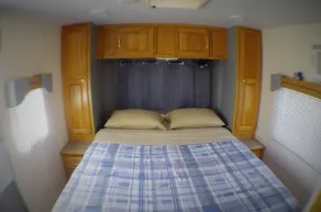 RV on private lot with pool 10 min walk to the beach - Image 2