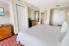 Amazing Pools, Direct Oceanfront Studio, King bed - Image 5