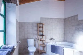 Spacious villa with 10x5m pool, aircon.  Rural retreat,  stunning views. - Image 2