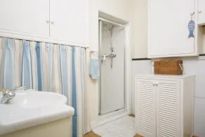 Spacious flat: stunning views, close to beaches and pub - family & dog friendly - Image 4