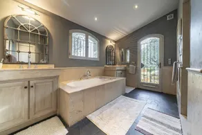 Villa Lunetta - Four Bedroom Villa, Sleeps 8 - Image 2