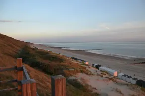 Chalé Comfort localizado diretamente na praia na ensolarada Zelândia - Image 4