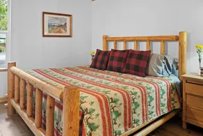 Mt. Rainier Chalet w/ Sauna-Game Table-Hot Tub-Massage Chair-EV-WiFi - Image 5