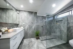 Stunning 4 Bedroom Holiday Home in the heart of Airlie Beach - Image 4