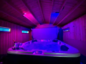 Anchor Hot tub suite in Lytham St Annes - Image 5