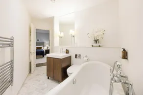 Buckingham & Lloyds Knightsbridge - Image 3