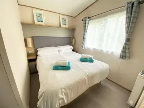 Lake Front 3 Bed Caravan in South Cerney - Image 5