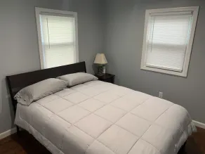 Cheerful 3 bedroom, 2 bath home. - Image 5