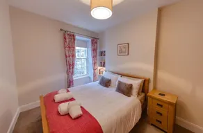 JOIVY Luxury New Town Apartment - Image 5