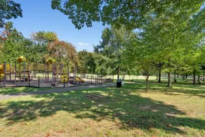 Executive King Suite / 5 min to DCA Pentagon HQ2 / Free Parking - Image 2