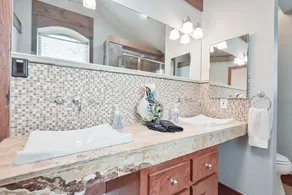 Pets OK, NEW Hot Tub, Arcade, 65” TV, 300mb+ WIFI, Long Term Stays Available - Image 3