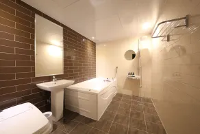 Almond Hotel Gupo Station - Image 4