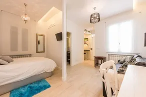 Center Chamberi Gorgeous Luxury Studio Suite with High Speed WiFi & AC/Heater - Image 5