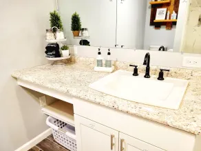 10 Min to Liberty University| Family Friendly w/King Bed & Patio/Grill |Playset - Image 5