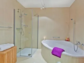 Yta: ca 160 m² Vardagsrum med soffa, vedspis. 3 sovrum med dubbelsäng - Image 4