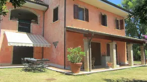 A country villa, just a stone's throw from the sea - Image 2