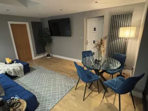 Sheffield-Apartment-Sleeps4-Parking-HotTub - Image 5