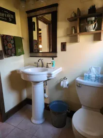 Peaceful cozy cabin, with fireplace, on 30 acre farm. Near wineries and shopping - Image 3