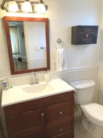 Updated Mid-Century beach house --10 minute walk to the beach - Image 3