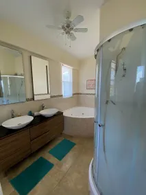 Relaxing Spacious Penthouse. Pool & deck w/panoramic view, 5 minutes to town! - Image 4