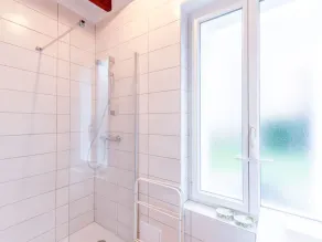 Gîte indépendant avec terrasse et accès direct au lac - Image 2