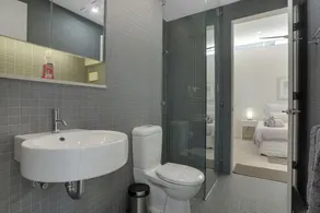 The Love Nest - luksus lejlighed med fantastisk udsigt - spadseretur til stranden - Image 3