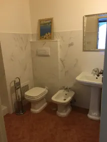 Wohnung in einer alten Villa, nur wenige Schritte vom Meer entfernt - Image 2