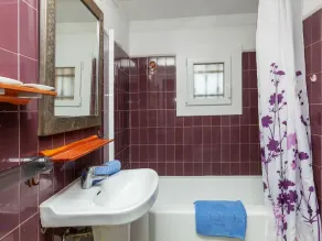 Vacation Home i L'escala med 5 sovrum som kan rymma 8 - Image 3