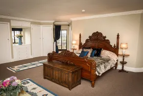 Majestic 17th-century castle in stunning Somerset countryside. Pet friendly. - Image 4