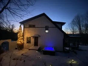 Mountain View Cottage, Hottub, Private pool, Jacuzzi - Image 2