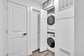 Comforting Retreat Near Woodfield Mall home - Image 2