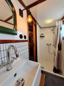 Charming captain's cabin on the historic ship De Hoop - Image 4