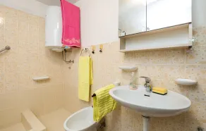 3 Bedroom Amazing Home In Nerezine - Image 4