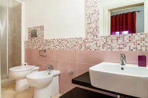 Holiday Home \"Palmiro\" with Shared Garden & Wi-Fi - Image 2