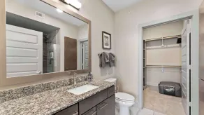 Luxe 1BR luxe suite close to Downtown w/ fast WiFi - Image 5
